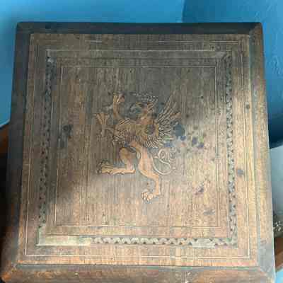 17th c. Stool with Inlay Griffin Motif