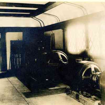 1911 ca Pt Radio Laboratory Workshop with Engines, copy(2)