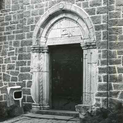 Archway with Agnus Dei in tympanum