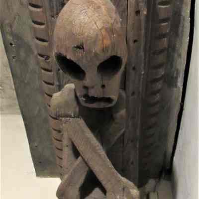 Wooden Skull & Crossbones Corbel