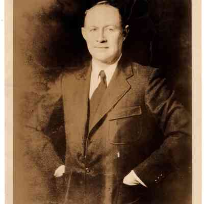 1943-03 Hammond with hands in pockets