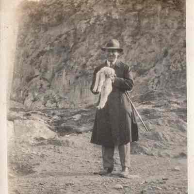1927 Vacation album, p(26a) JHH Jr w cat