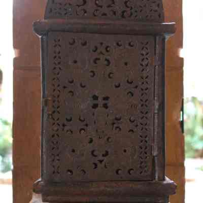 Hanging Lantern w Square Base & Dome Top