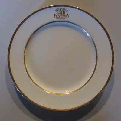 JHH Dinner Plate with Gold Trim, set of 26