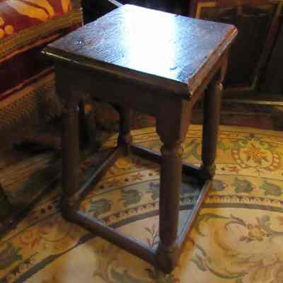 Joint Stool-Table with Boxed-in Effect at Feet