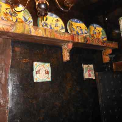 Sicilian Carved Trim on Shelf