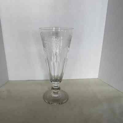 Etched Vase with Grapevine Edges