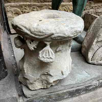 Rounded Italian Marble Capital - Very Battered