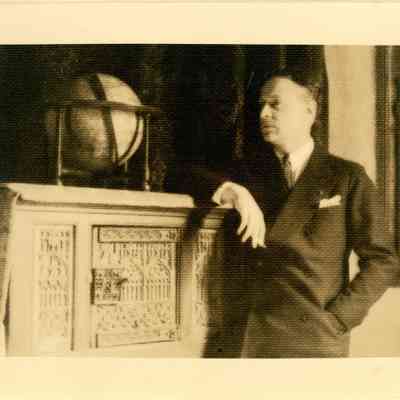 JHHJr w globe (Orner image)