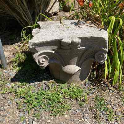 Italian Capital with Flower Urn and Decorated Pinched Scrolls