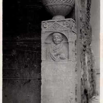Epitaph of Largennius Ouf(entina tribu) Dubius