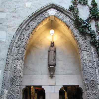 Keystone for Italian Arch to Great Hall