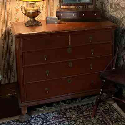 1700 ca American Chest of Drawers