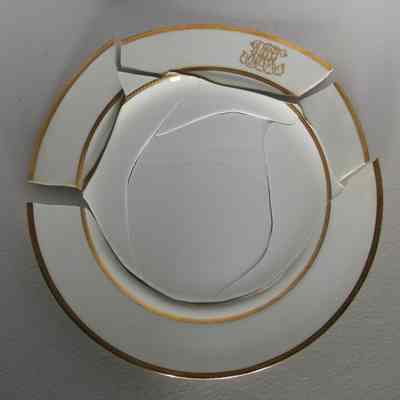 JHH Luncheon Plate with Gold Border