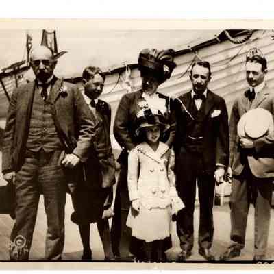 GRM p(97) Insert 1, Hammond family embarking for coronation, Side (1)