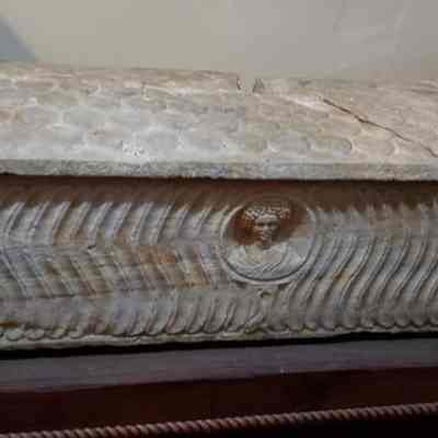 1st c. Roman Child's Sarcophagus with Woman's Head & Lid