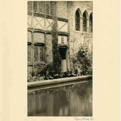 1931 Courtyard facades (Eowoun image)