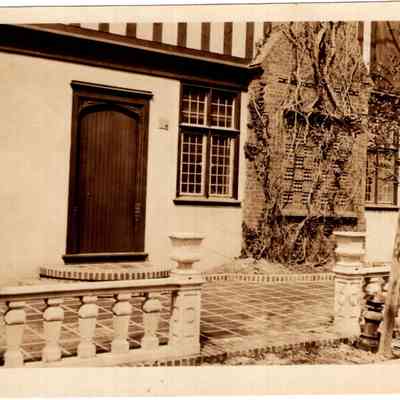 PB5-079 Lookout Hill Estate, side entrance (1911-1926)