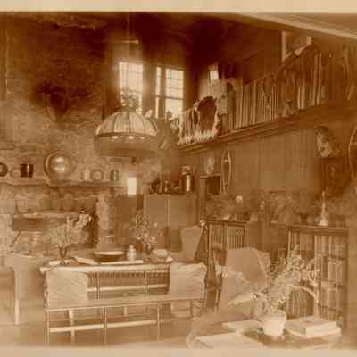 PB5-037 Bungalow Main Room w demijohn & snowshoes (1911-1920)
