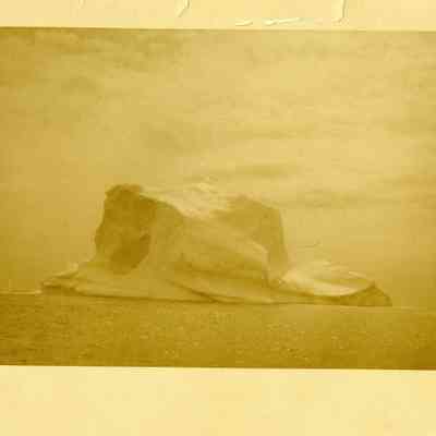 iceberg off Nova Scotia (Knickle Studio)