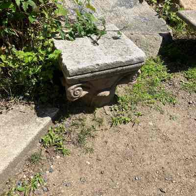 Square-topped Capitals with Empty Urn & Simple Scrolls(at lookout garden)