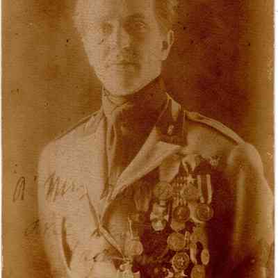 uniformed man with medals (Artistico Andreola image)