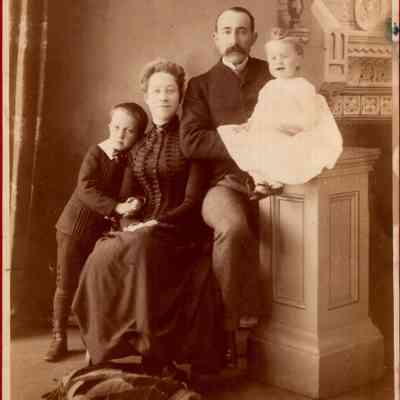 1889 ca JHHSr, Natalie Harris Hammond, Harris & JHHJr