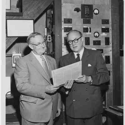 1954-08 Purington & JHHJr with Dynamic Amplifier