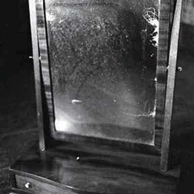 Hepplewhite Mirror with 2 Drawers