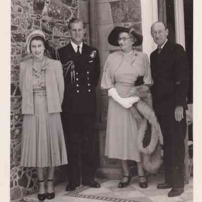 1950 ca, Queen Elizabeth & Prince Philip w Sibyl & Robert Hathaway
