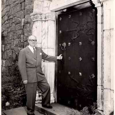 1960s JHHJr at Laboratory entrance
