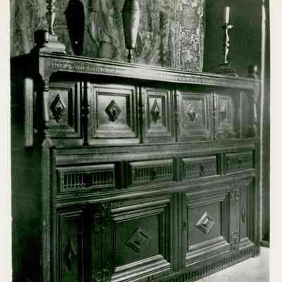 17thc English Sideboard (Court Cupboard)