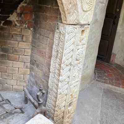 Right pillar