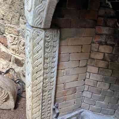 Left pillar