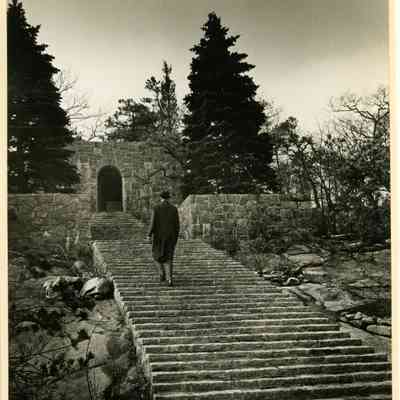 1950-1965 Hammond on mausoleum steps
