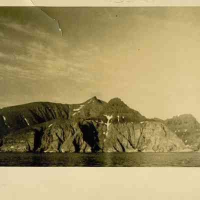Mountainous coastline, Nova Scotia (Knickle Studios)