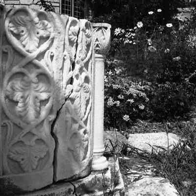 Negatives 1252 - marble font on ocean lawn