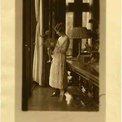 1920-10-07 Natalie Hays Hammond - to Leslie (Harris & Ewing image)