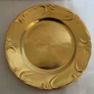 Gold Covered Dinner Plate with Decorative Rim
