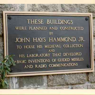 Hammond building plaque at entrance