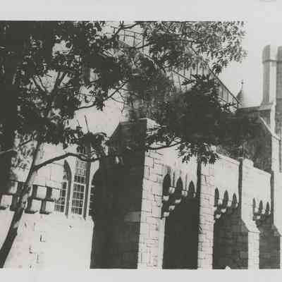 1937-10-19 courtyard exterior (Peter Pan photo)