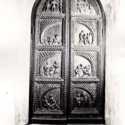 16th c. Palermo Arched Center-Open Door with 8 Scenes