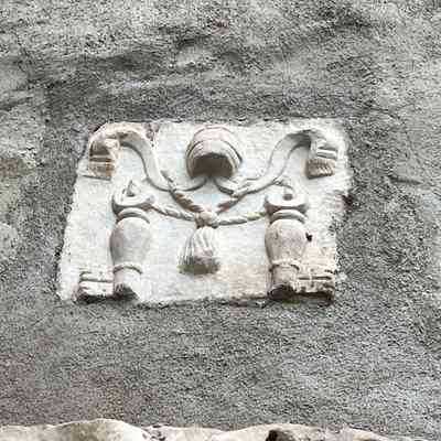 Roman Pontifical hat & Keys Relief