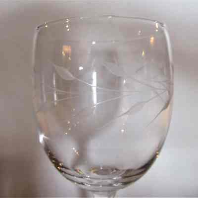 Etched Clear Wine Glass