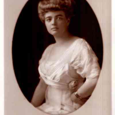 PB9-054 unknown lady (Harris & Ewing image)
