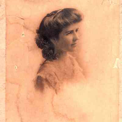 possibly young Natalie Harris Hammond