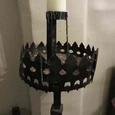 Torchière with 3 legs, twisted stem & perforated ring
