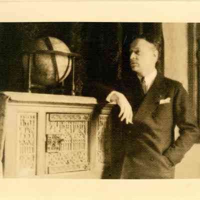 PB6-088 JHHJr w globe (Orner image) side (1)
