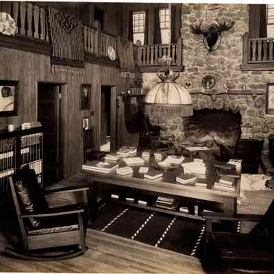 Bungalow Main Room with skin shield (1911-1920)