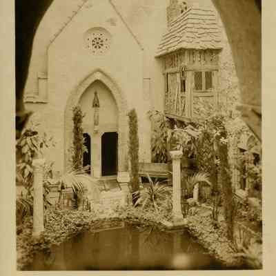 Courtyard w arch & Tours facade
